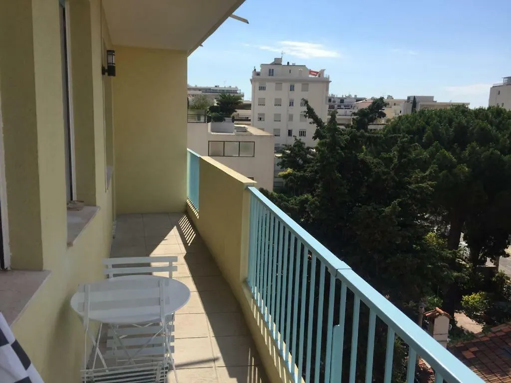Les Pins Parasols Apartament Cannes 0*,  Francja